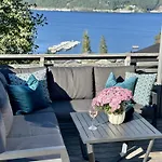 Dom wakacyjny Delikat, Moderne Og Komfortabel Med Panoramautsikt Over Nisser *