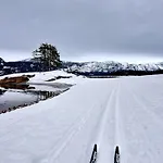 Dom wakacyjny Delikat, Moderne Og Komfortabel Med Panoramautsikt Over Nisser *