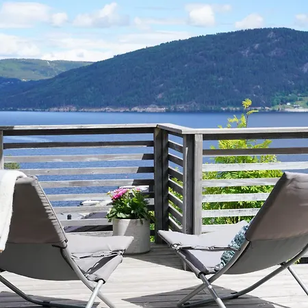 Dom wakacyjny Delikat, Moderne Og Komfortabel Med Panoramautsikt Over Nisser *